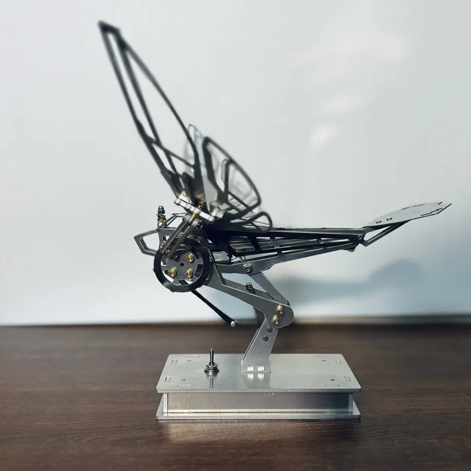 3D Metal Mechanical Flying Fish Dynamic Bionic Model