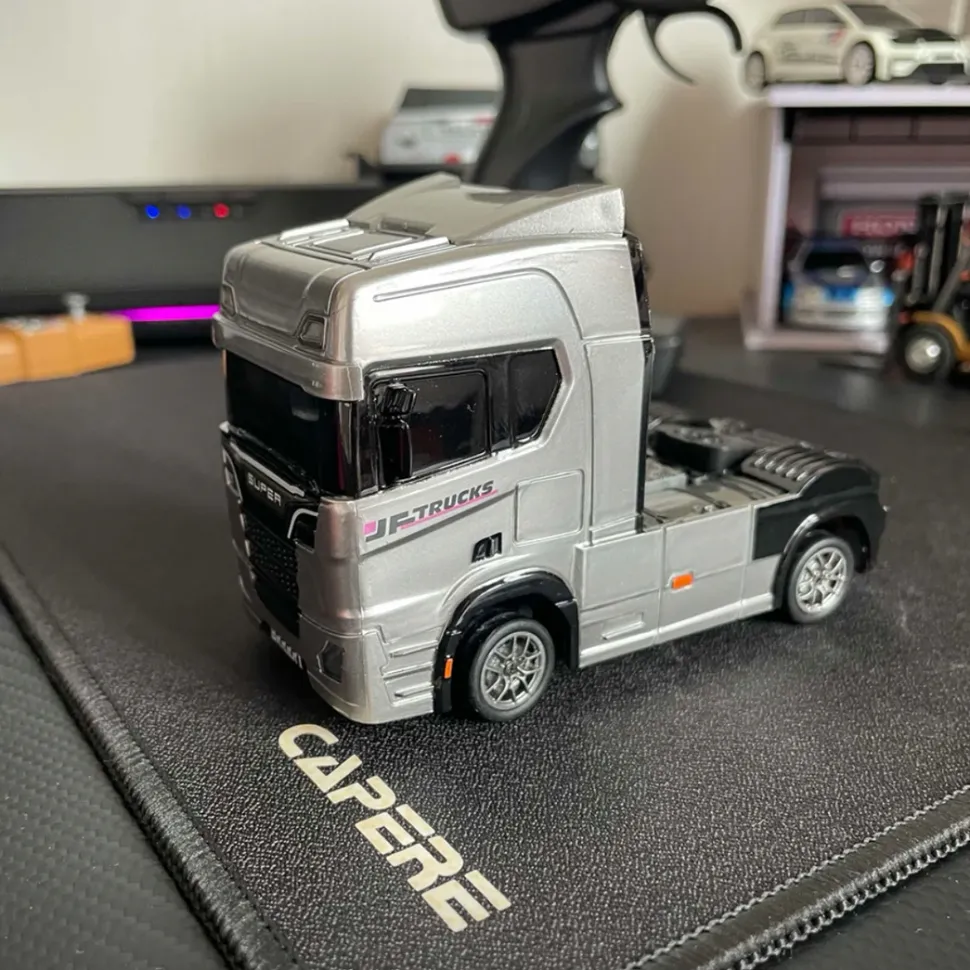 1/43 Scale 2.4G Full Proportional RC Semi-Truck with Opening Doors