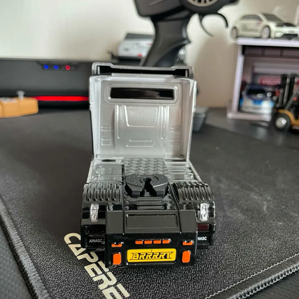 1/43 Scale 2.4G Full Proportional RC Semi-Truck with Opening Doors