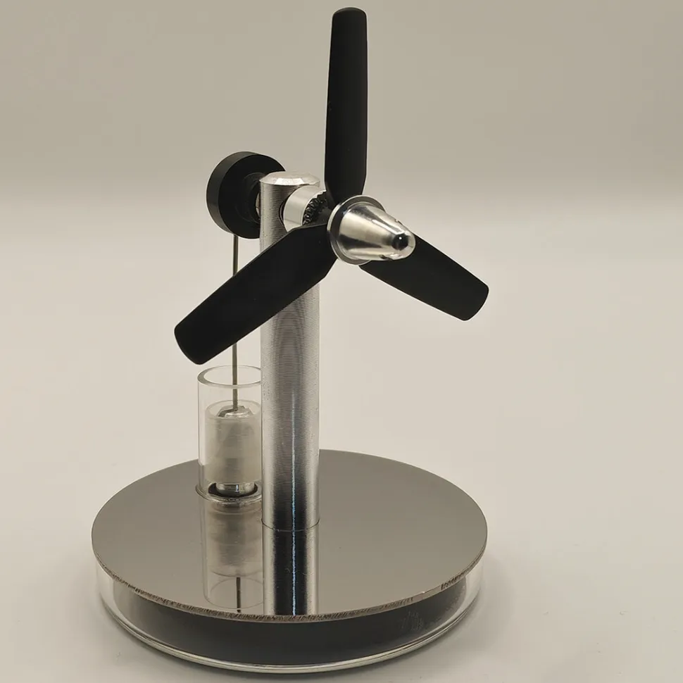 Two-blade Propeller Swashplate Low-Temperature Stirling Engine Model