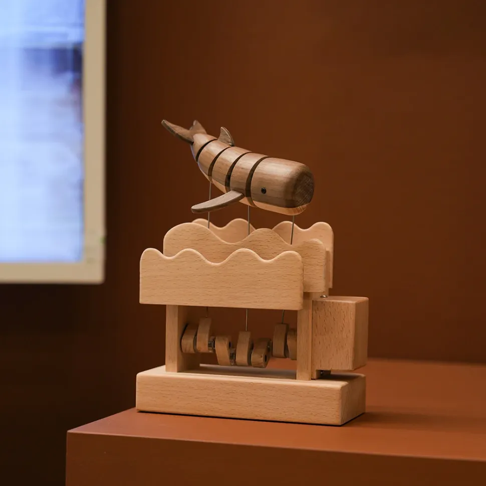 Wooden Whale Dynamic Model - Desktop Stress Relief Display (Non-Music Box)