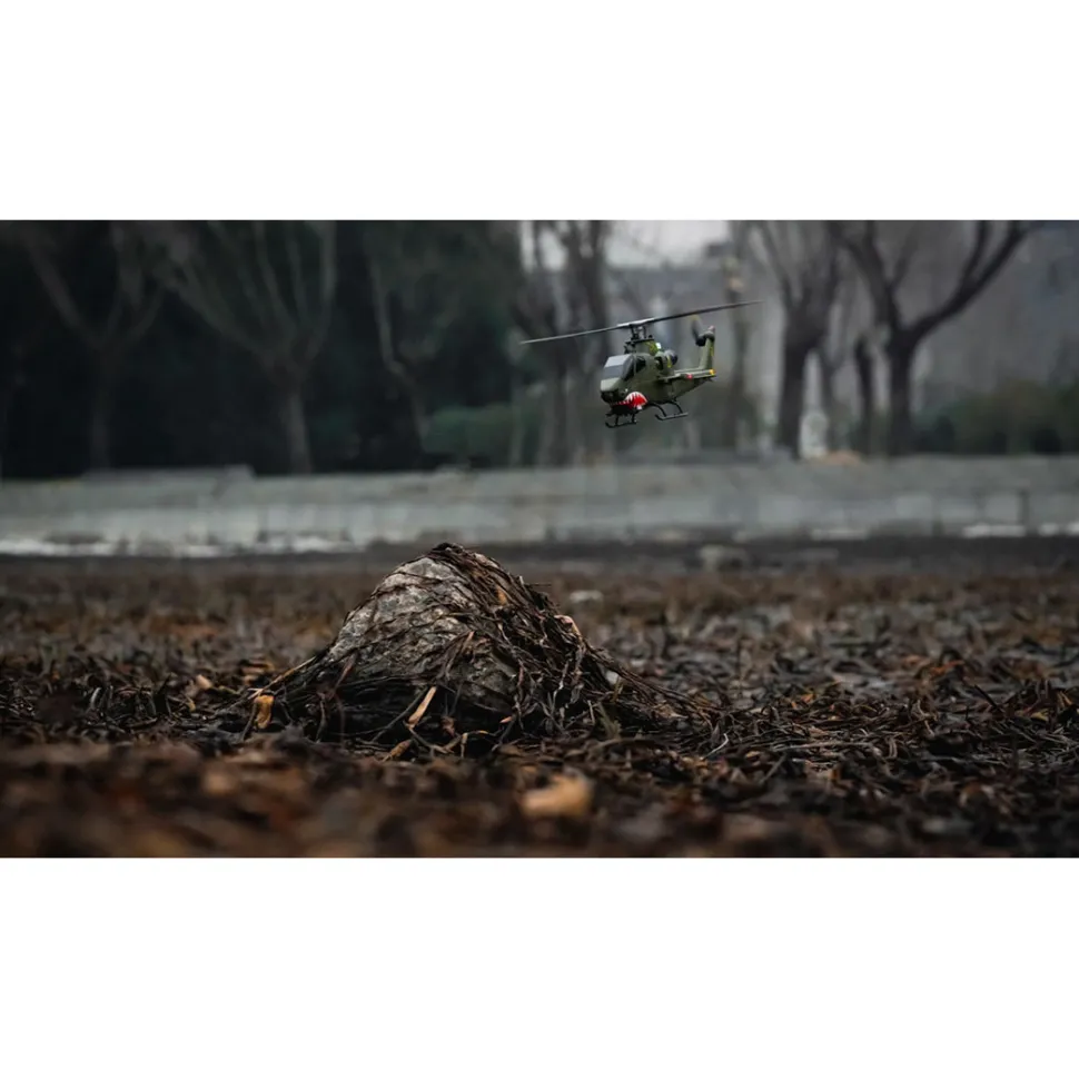YU XIANG F112S AH-1 Cobra Attack RC Helicopter 2.4G 9CH 200 Class Military Airplane (RTF Version)