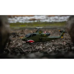 YU XIANG F112S AH-1 Cobra Attack RC Helicopter 2.4G 9CH 200 Class Military Airplane (RTF Version)