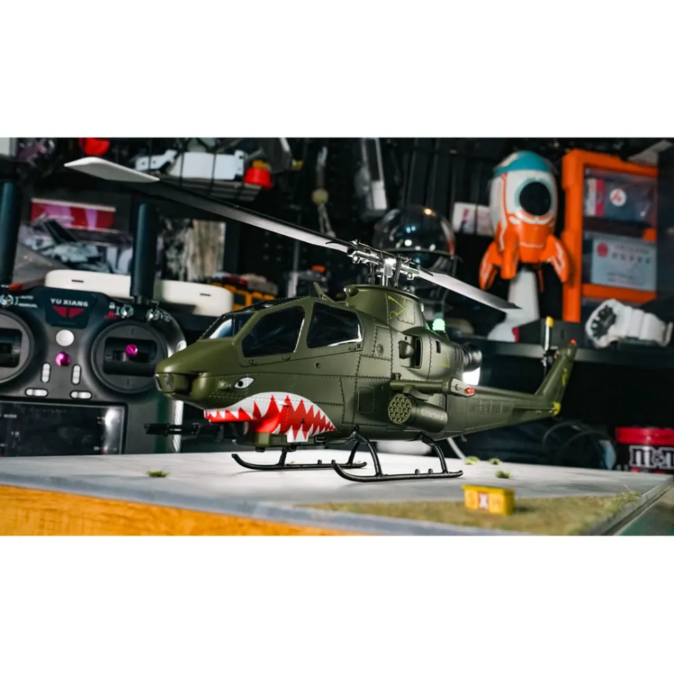 YU XIANG F112S AH-1 Cobra Attack RC Helicopter 2.4G 9CH 200 Class Military Airplane (RTF Version)