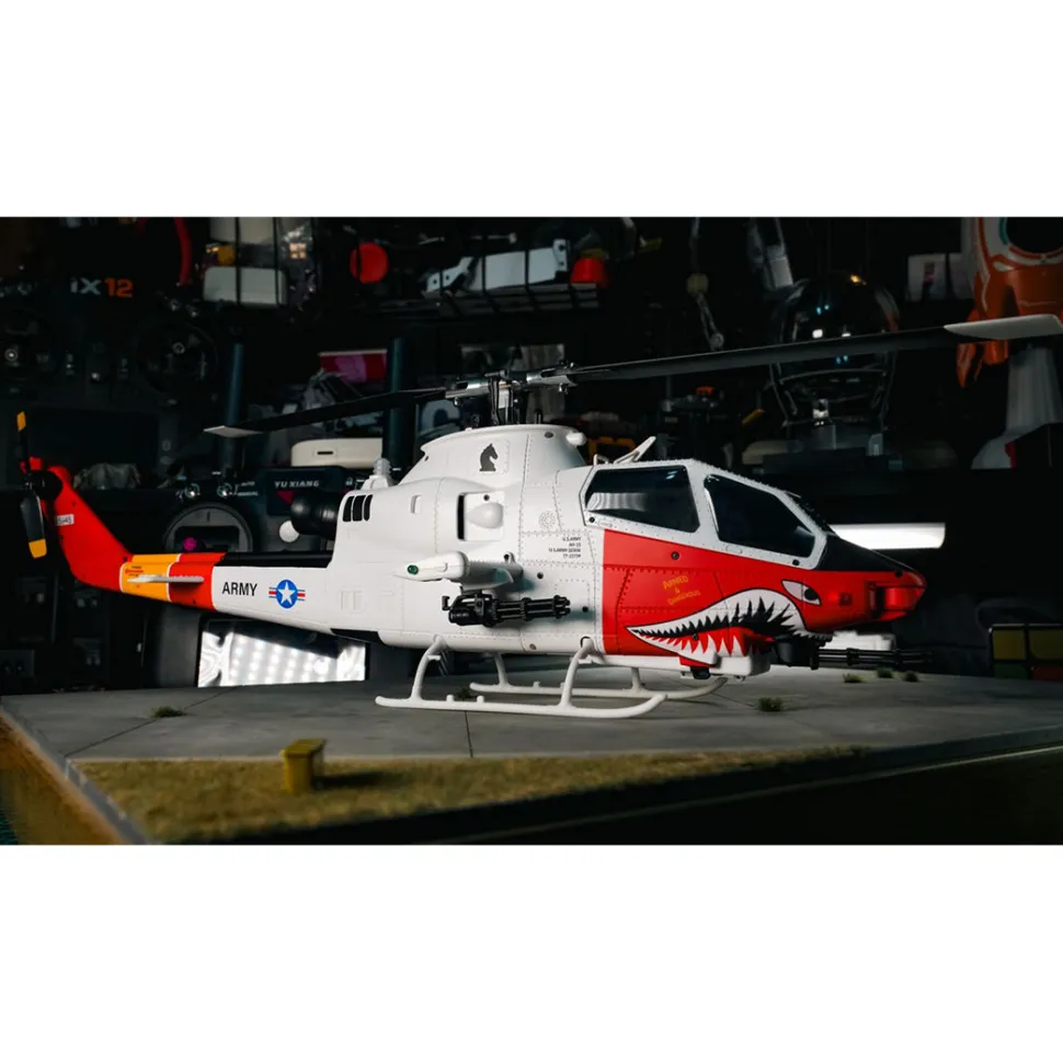 YU XIANG F112S AH-1 Cobra Attack RC Helicopter 2.4G 9CH 200 Class Military Airplane (RTF Version)