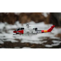 YU XIANG F112S AH-1 Cobra Attack RC Helicopter 2.4G 9CH 200 Class Military Airplane (RTF Version)